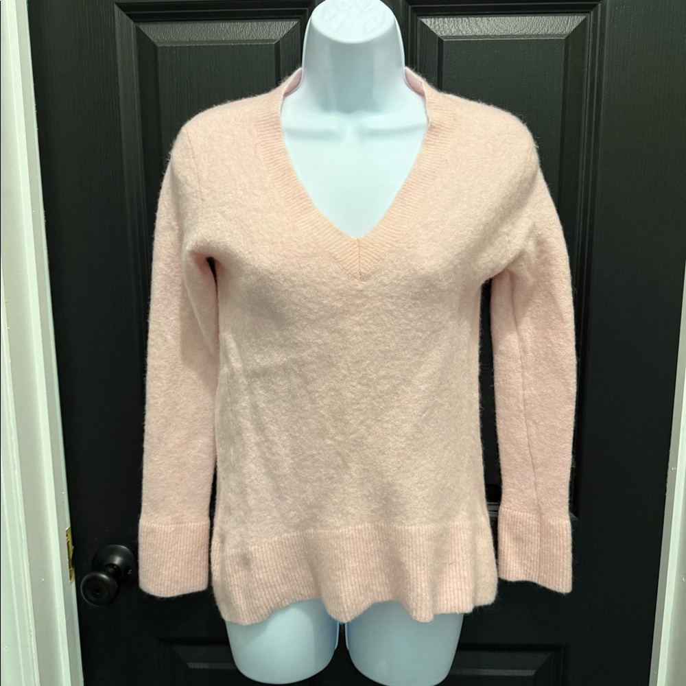 Banana republic pink XS v-neck sweater